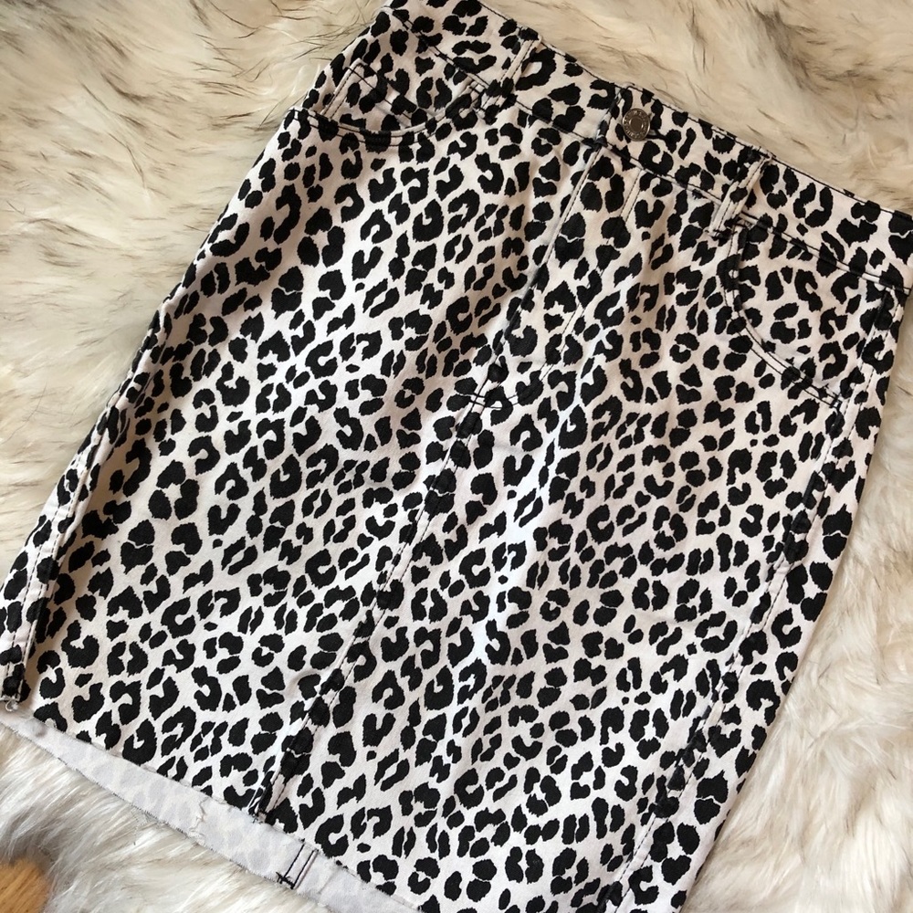 Cheetah Print Midi Skirt w/ Back Pockets 🖤